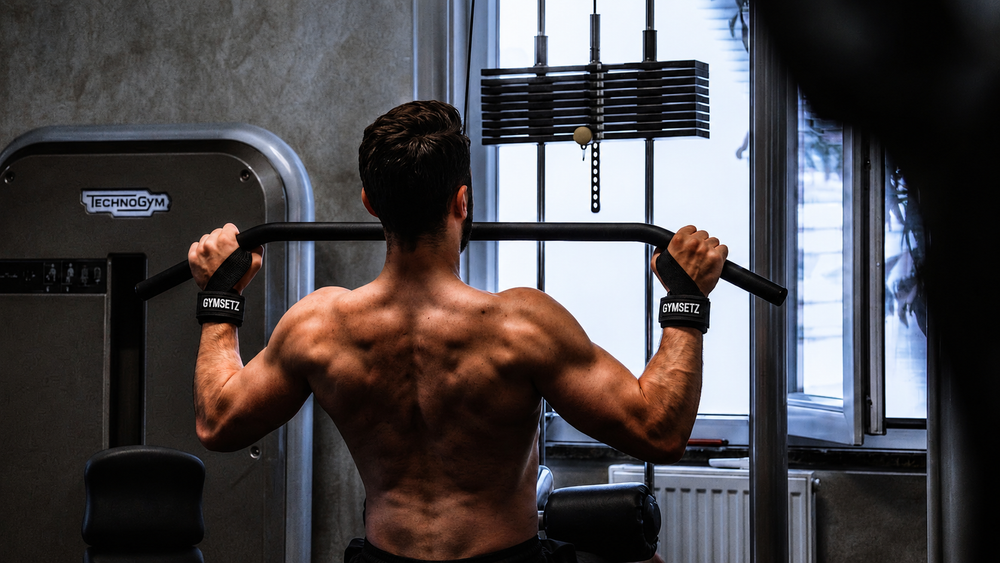 Lifting straps on the lat pulldown